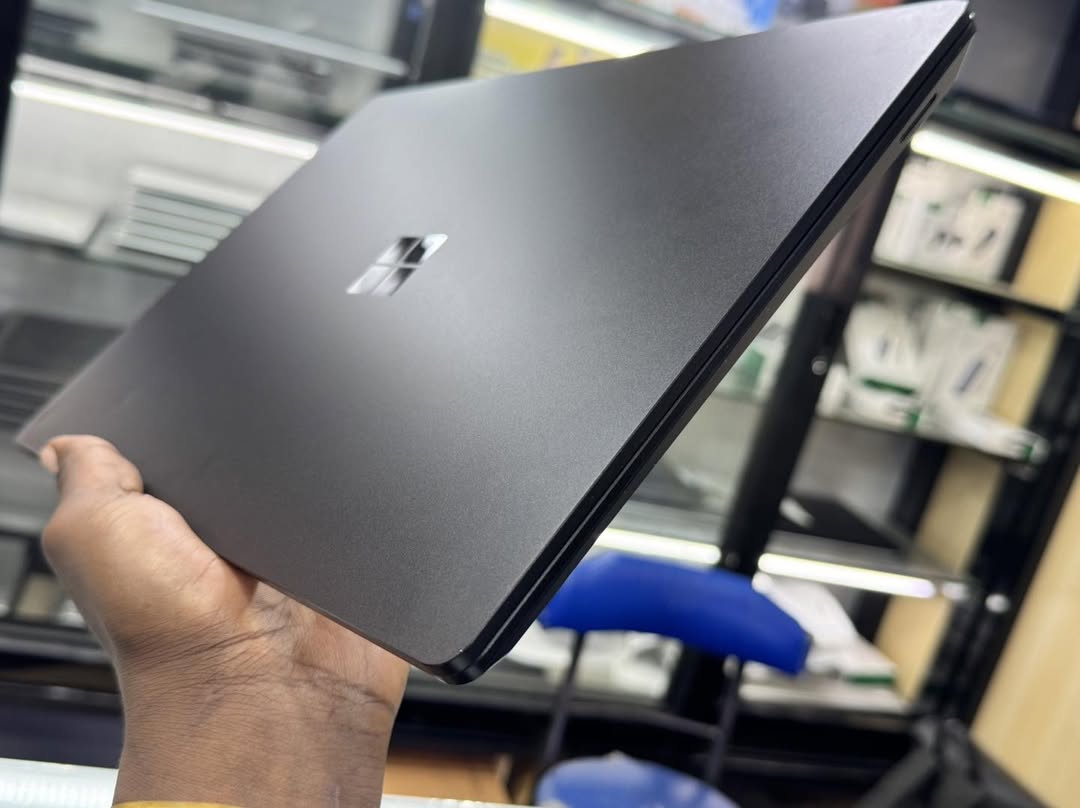 Microsoft Surface Laptop 4 - i7-1n W