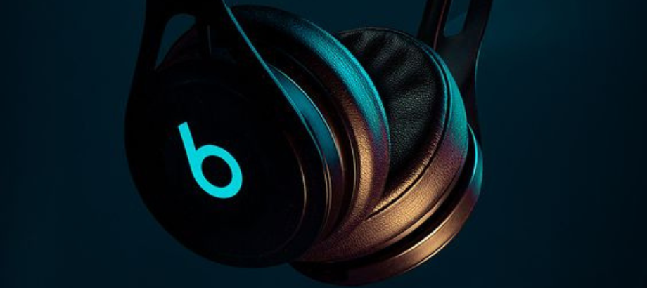 Headset with dark background